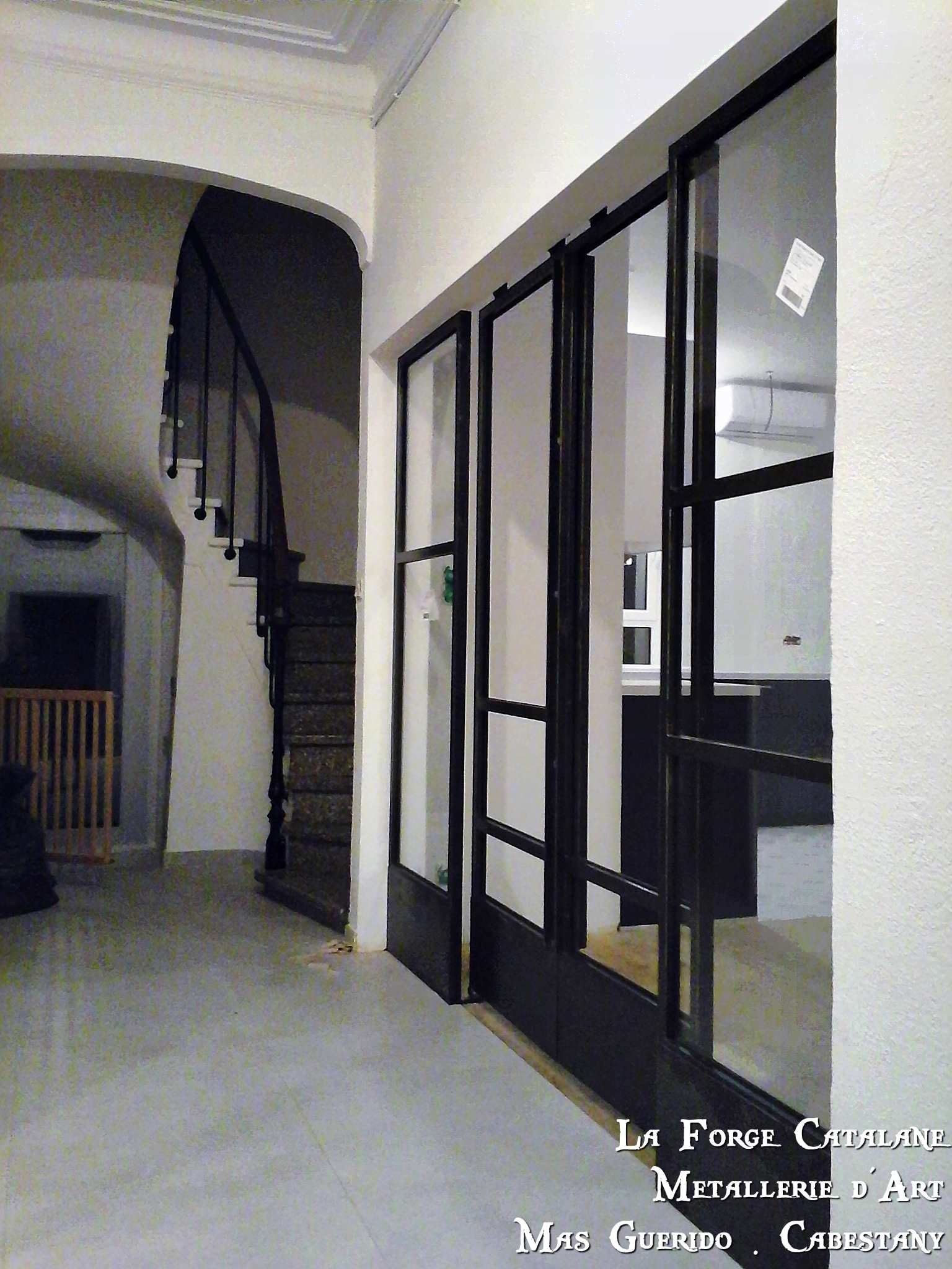 verriere double coulissant roue ancienne grange clair soubassement tole fer forge catalane (4).jpg